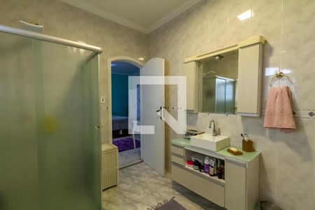 Casa à venda com 310m², 3 quartos e 3 vagasBanheiro da Suíte 2