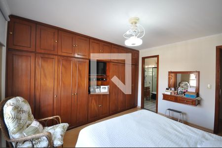 Casa à venda com 280m², 3 quartos e 2 vagasQuarto Suíte