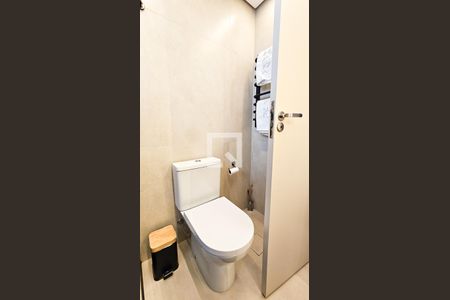 Casa à venda com 129m², 2 quartos e 2 vagas Casa à venda com 129m², 2 quartos e 2 vagasBanheiro