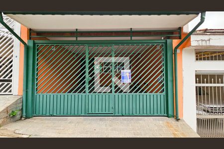 Casa à venda com 129m², 2 quartos e 2 vagas Casa à venda com 129m², 2 quartos e 2 vagasFachada