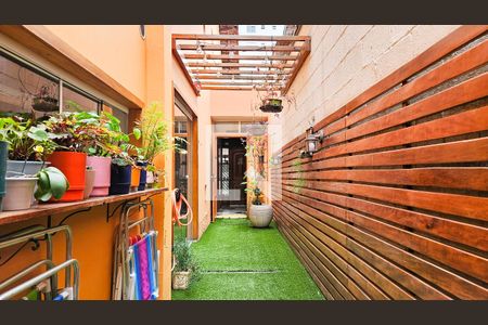 Casa à venda com 129m², 2 quartos e 2 vagas Casa à venda com 129m², 2 quartos e 2 vagasQuintal