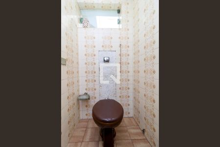 Casa de condomínio à venda com 180m², 4 quartos e 2 vagasLavabo