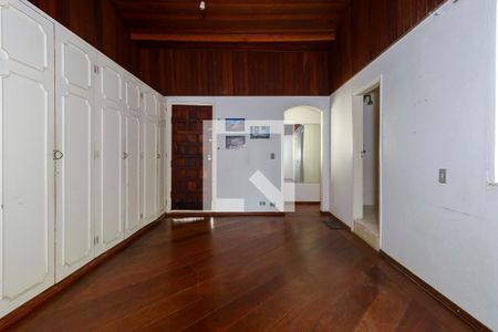 Casa de condomínio à venda com 180m², 4 quartos e 2 vagasSuíte