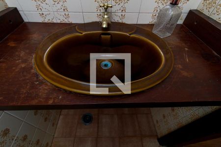 Casa de condomínio à venda com 180m², 4 quartos e 2 vagasLavabo