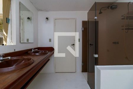 Casa de condomínio à venda com 180m², 4 quartos e 2 vagasSuíte - Banheiro