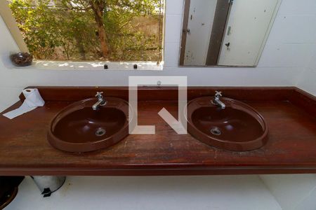 Casa de condomínio à venda com 180m², 4 quartos e 2 vagasSuíte - Banheiro