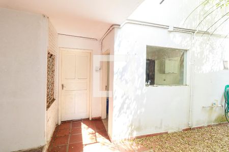 Casa de condomínio à venda com 180m², 4 quartos e 2 vagasQuintal