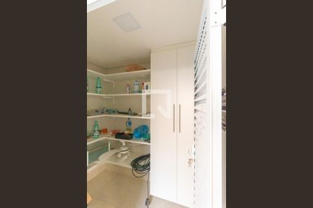 Casa de condomínio à venda com 360m², 4 quartos e 4 vagasDespensa