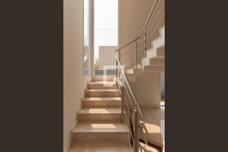 Casa de condomínio à venda com 360m², 4 quartos e 4 vagasEscada Suítes 2, 3 e 4