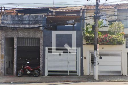 Casa para alugar com 119m², 2 quartos e 1 vaga Casa para alugar com 119m², 2 quartos e 1 vagaFachada