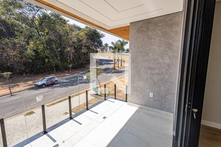 Casa de condomínio à venda com 545m², 4 quartos e 4 vagas Casa de condomínio à venda com 545m², 4 quartos e 4 vagasVaranda Suíte 2