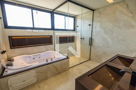 Casa de condomínio à venda com 545m², 4 quartos e 4 vagas Casa de condomínio à venda com 545m², 4 quartos e 4 vagasBanheiro Suíte 3