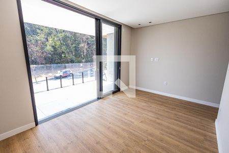 Casa de condomínio à venda com 545m², 4 quartos e 4 vagas Casa de condomínio à venda com 545m², 4 quartos e 4 vagas Suíte 2