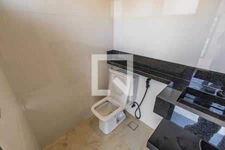 Casa de condomínio à venda com 545m², 4 quartos e 4 vagas Casa de condomínio à venda com 545m², 4 quartos e 4 vagasLavabo área da piscina