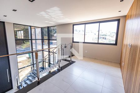 Casa de condomínio à venda com 545m², 4 quartos e 4 vagas Casa de condomínio à venda com 545m², 4 quartos e 4 vagasSala / 2º andar