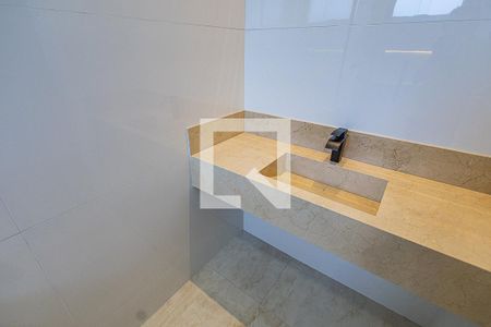 Casa de condomínio à venda com 545m², 4 quartos e 4 vagas Casa de condomínio à venda com 545m², 4 quartos e 4 vagasBanheiro da Suíte 4