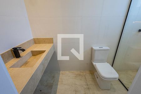 Casa de condomínio à venda com 545m², 4 quartos e 4 vagas Casa de condomínio à venda com 545m², 4 quartos e 4 vagasBanheiro Suíte 2