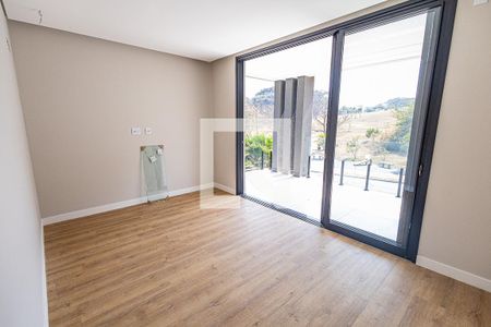 Casa de condomínio à venda com 545m², 4 quartos e 4 vagas Casa de condomínio à venda com 545m², 4 quartos e 4 vagas Suíte 2