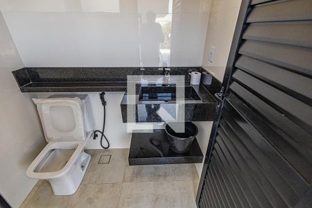 Casa de condomínio à venda com 545m², 4 quartos e 4 vagas Casa de condomínio à venda com 545m², 4 quartos e 4 vagasLavabo área da piscina