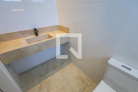 Casa de condomínio à venda com 545m², 4 quartos e 4 vagas Casa de condomínio à venda com 545m², 4 quartos e 4 vagasBanheiro Suíte 2