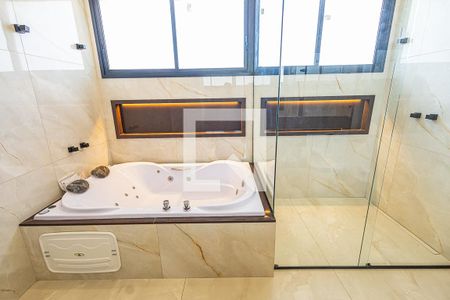 Casa de condomínio à venda com 545m², 4 quartos e 4 vagas Casa de condomínio à venda com 545m², 4 quartos e 4 vagasBanheiro Suíte 3