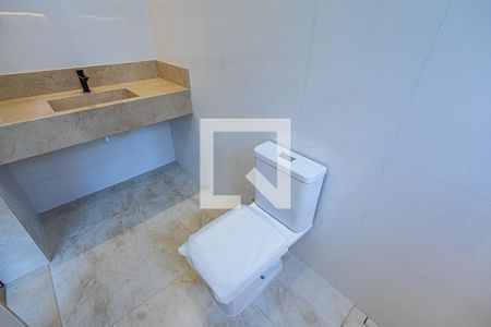 Casa de condomínio à venda com 545m², 4 quartos e 4 vagas Casa de condomínio à venda com 545m², 4 quartos e 4 vagasBanheiro Suíte 1