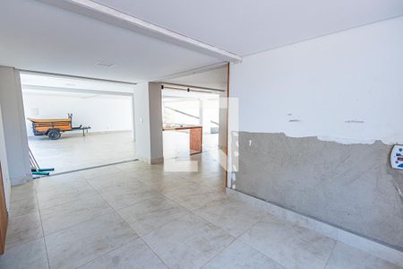 Casa de condomínio à venda com 545m², 4 quartos e 4 vagas Casa de condomínio à venda com 545m², 4 quartos e 4 vagasEspaço Gourmet / área de serviço