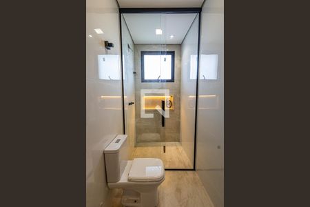 Casa de condomínio à venda com 545m², 4 quartos e 4 vagas Casa de condomínio à venda com 545m², 4 quartos e 4 vagasBanheiro Suíte 2