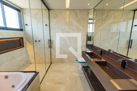 Casa de condomínio à venda com 545m², 4 quartos e 4 vagas Casa de condomínio à venda com 545m², 4 quartos e 4 vagasBanheiro Suíte 3