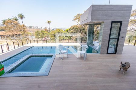 Casa de condomínio à venda com 545m², 4 quartos e 4 vagas Casa de condomínio à venda com 545m², 4 quartos e 4 vagasPiscina e varanda