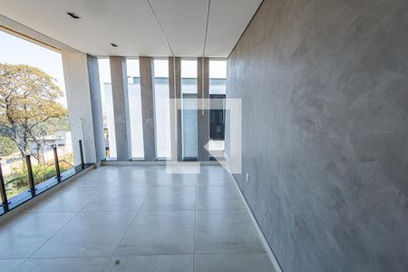 Casa de condomínio à venda com 545m², 4 quartos e 4 vagas Casa de condomínio à venda com 545m², 4 quartos e 4 vagasVaranda