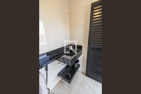 Casa de condomínio à venda com 545m², 4 quartos e 4 vagas Casa de condomínio à venda com 545m², 4 quartos e 4 vagasLavabo área da piscina