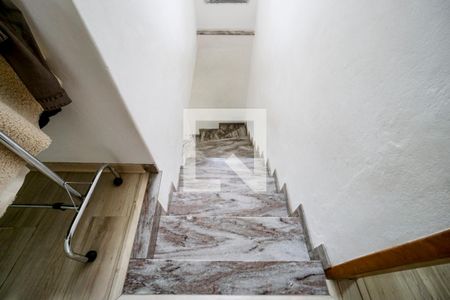 Casa à venda com 120m², 2 quartos e 1 vagaEscada