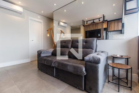 Sala de TV de apartamento à venda com 2 quartos, 53m² em Alphaville Empresarial, Barueri