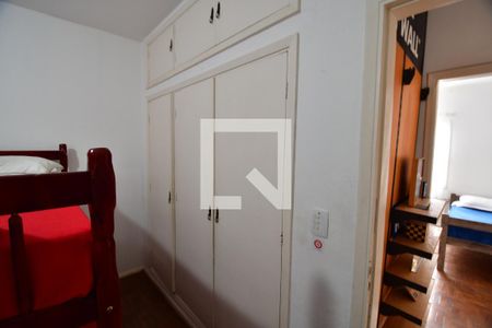 Casa à venda com 450m², 6 quartos e 3 vagasQuarto 3 - Suíte Armários