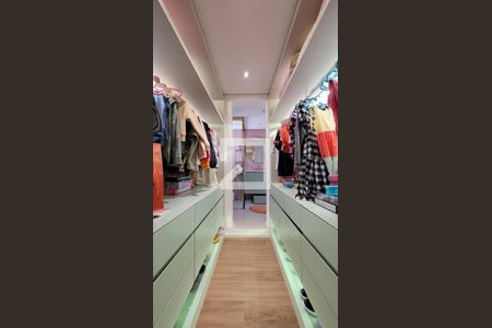 Apartamento à venda com 160m², 3 quartos e 3 vagas Apartamento à venda com 160m², 3 quartos e 3 vagasCloset