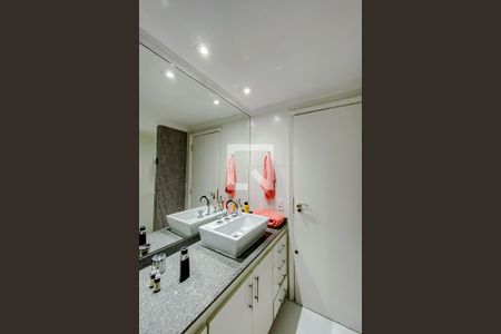 Apartamento à venda com 164m², 3 quartos e 3 vagasBanheiro da Suíte 1