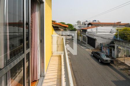 Casa à venda com 225m², 4 quartos e 2 vagasVaranda do quarto da casa 02