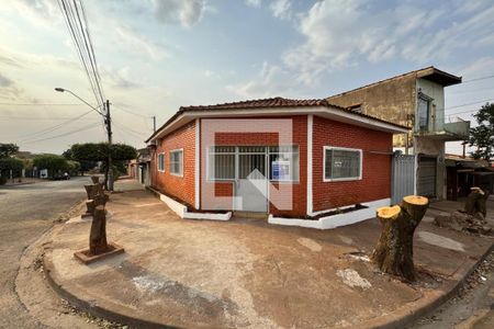 Casa para alugar com 100m², 4 quartos e 1 vagaFachada