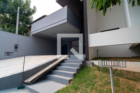 Casa para alugar com 278m², 3 quartos e 5 vagasFachada