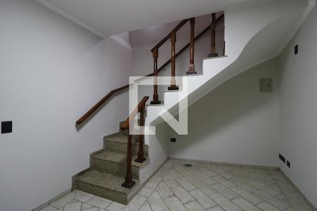 Casa para alugar com 314m², 4 quartos e 6 vagasEscada