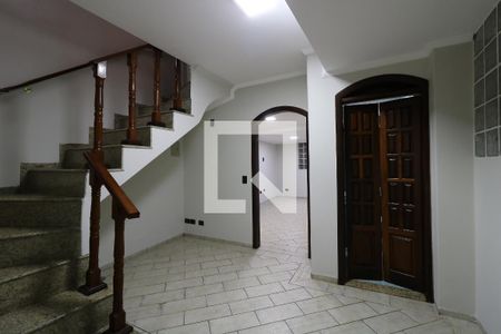 Casa para alugar com 314m², 4 quartos e 6 vagasEscada