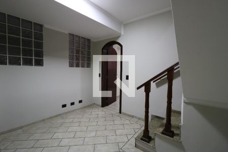 Casa para alugar com 314m², 4 quartos e 6 vagasEscada