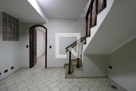 Casa para alugar com 314m², 4 quartos e 6 vagasEscada