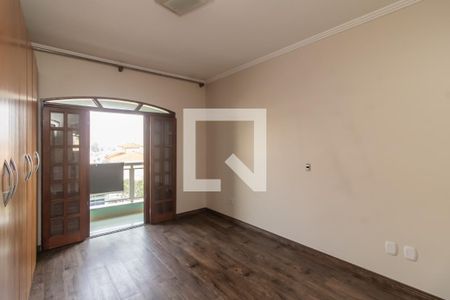 Casa à venda com 200m², 3 quartos e 3 vagasSuíte