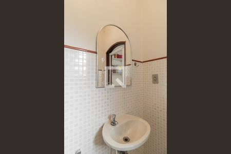 Casa à venda com 200m², 3 quartos e 3 vagasBanheiro da área de serviço