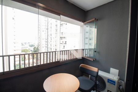 Varanda de kitnet/studio para alugar com 1 quarto, 27m² em Campo Belo, São Paulo