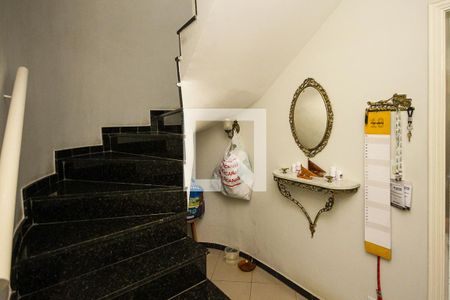 Casa à venda com 250m², 3 quartos e 4 vagasEscada