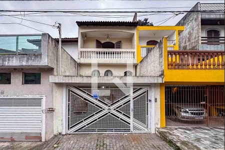 Casa à venda com 148m², 3 quartos e 2 vagas Casa à venda com 148m², 3 quartos e 2 vagasFachada