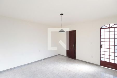 Sala de casa para alugar com 3 quartos, 120m² em Alípio de Melo, Belo Horizonte